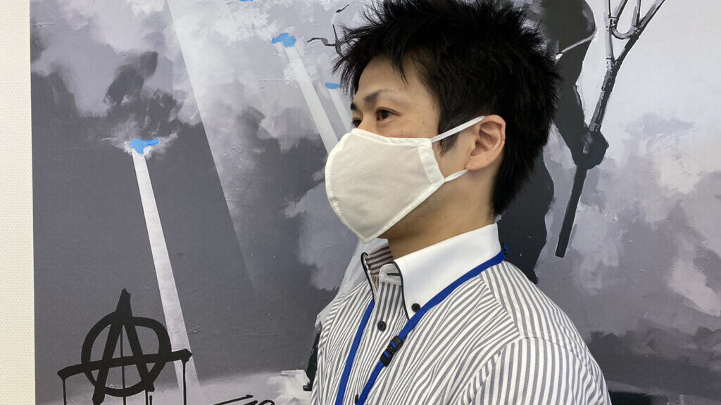 高機能マスク「エアトール」の装着例(白)